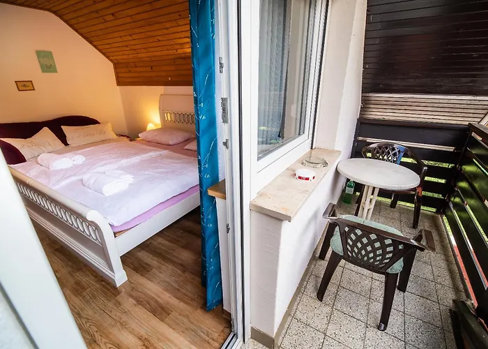 Away From 아파트 보히니